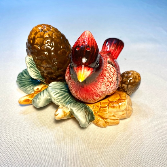 Ceramic Cardinal Bird and Acorn Salt and Pepper Shakers Set with base CR - Picture 7 of 13